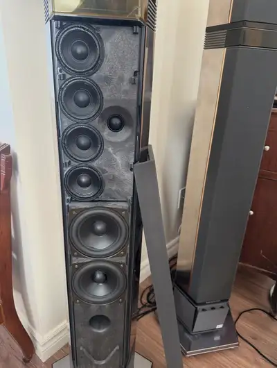 Toute offre raisonnable sera considéré Pairs speaker Penta active Reconditionné ( refoam fait) En ex...