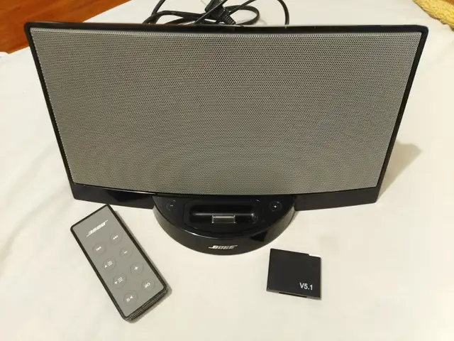 BOSE SOUNDLINK with BLUETOOTH 5.1 connection. Just Plug N Play in Stereo Systems & Home Theatre in Mississauga / Peel Region - Image 9