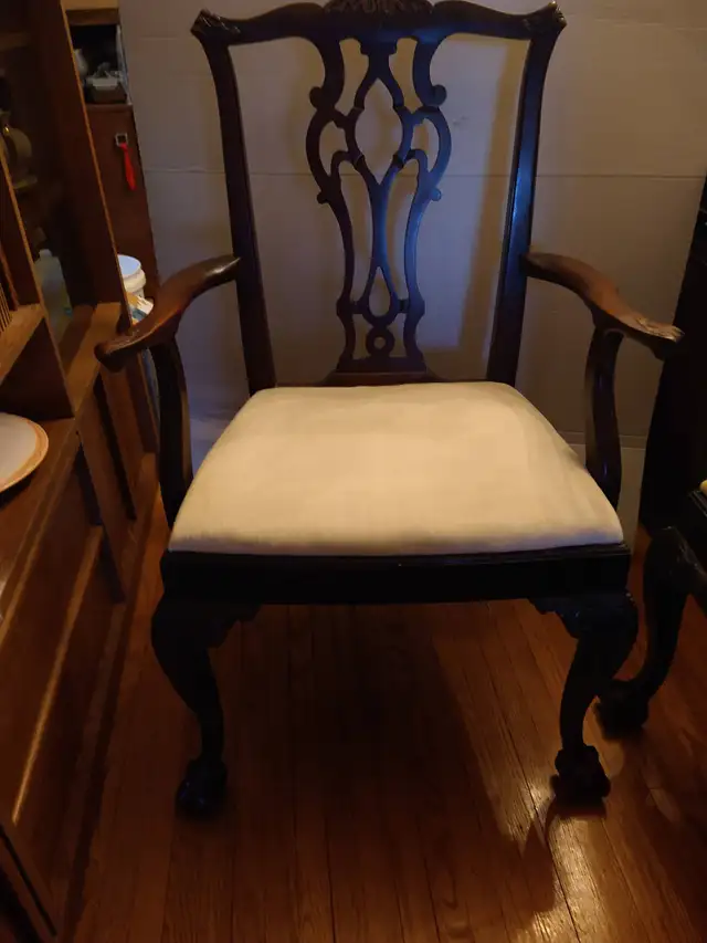 Rare Antique Mahogany Dining Room Set in Dining Tables & Sets in City of Toronto - Image 7