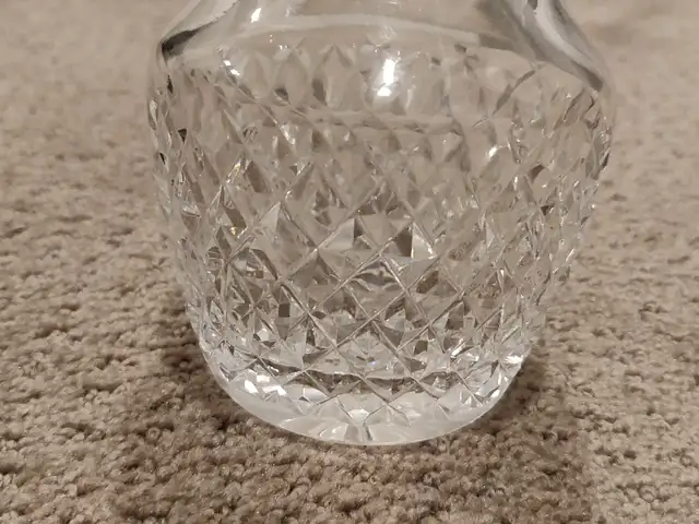 Heavy Glass Diamond Cut Mini Vase - 4-1/4" Tall in Arts & Collectibles in Calgary - Image 5