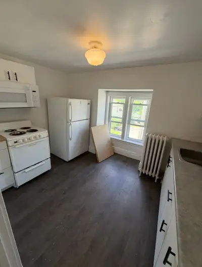 FOR RENT – 323 Dalhousie St, Peterborough Welcome home! This bright and comfortable 1-bedroom, 1-bat...