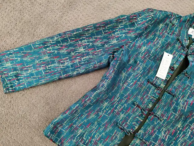 Women Chinese Green Top Blazer / Dress Suit Jacket - Size: Small in Women's - Tops & Outerwear in Calgary - Image 3
