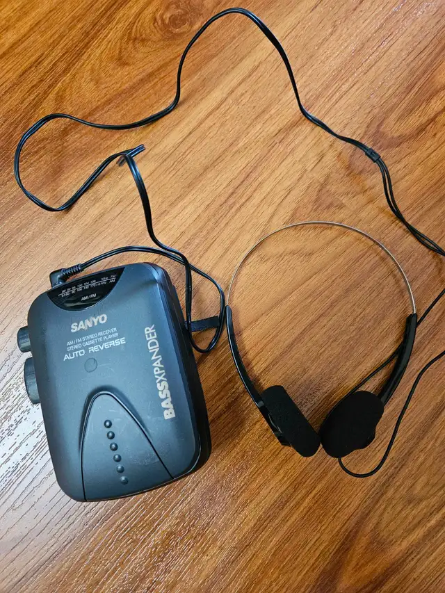 Functional Sanyo Walkman