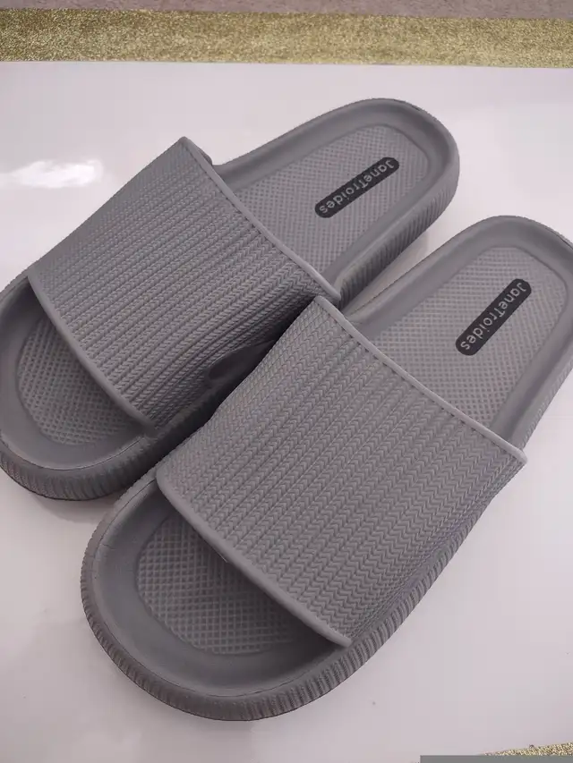 Men's shoes 9.5-10.5/women's 10.5-11.5, Jane troides, Kanata in Men's Shoes in Ottawa - Image 3