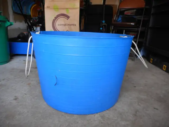 OUTSIDE TUB555211265085296646