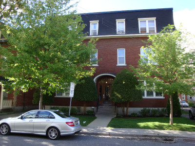 Sandy Hill Rarely Available Spacious Renovated 2 Bedroom + Den