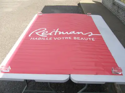 Affiche Pancarte Commercial en Vinyle Reitmans 47''x67'' - 20$, View more