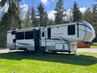Avalanche 390DS 5th wheel for sale