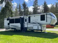 Keystone Avalanche 390DS 5th wheel for sale