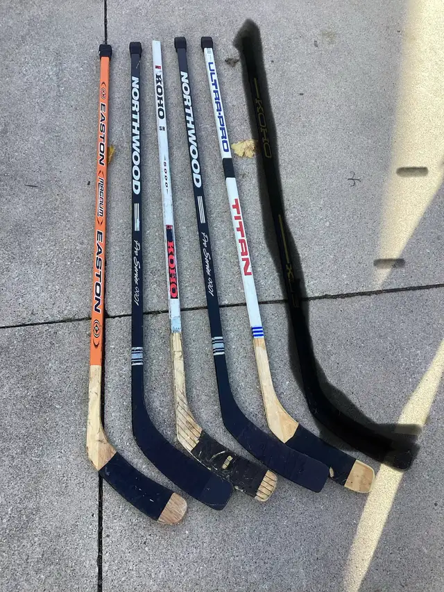 11 Used Wood Hockey Sticks in Hockey in Chatham-Kent - Image 2