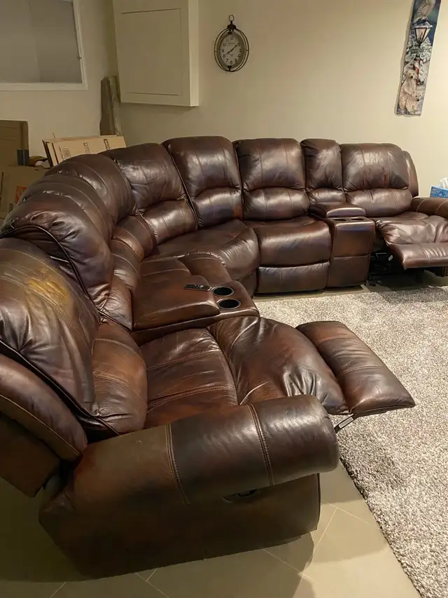 sectional couch in Couches & Futons in London - Image 5