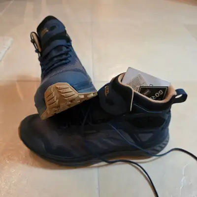 LOWA Fortux GTX QC. Men's lightweight trail running. Size 11, View more