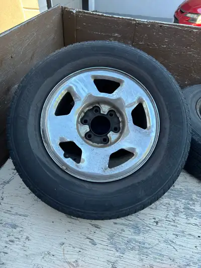 17 inch Mud & Snow tires on steel rims with chrome covers. 6x135mm (6 bolt rims) Rim wheel covers in...