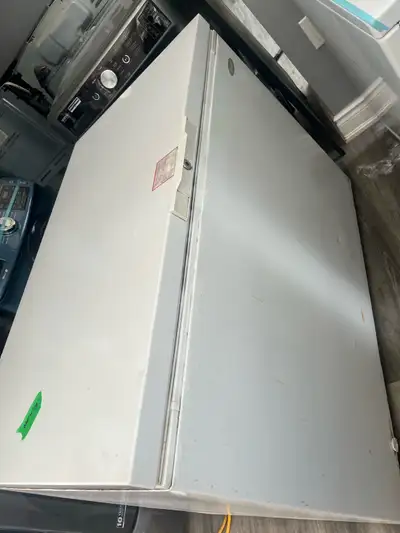 Guranteed working Deep chest freezer White Comes with 2baskets Call 6472295451 Can deliver and insta...