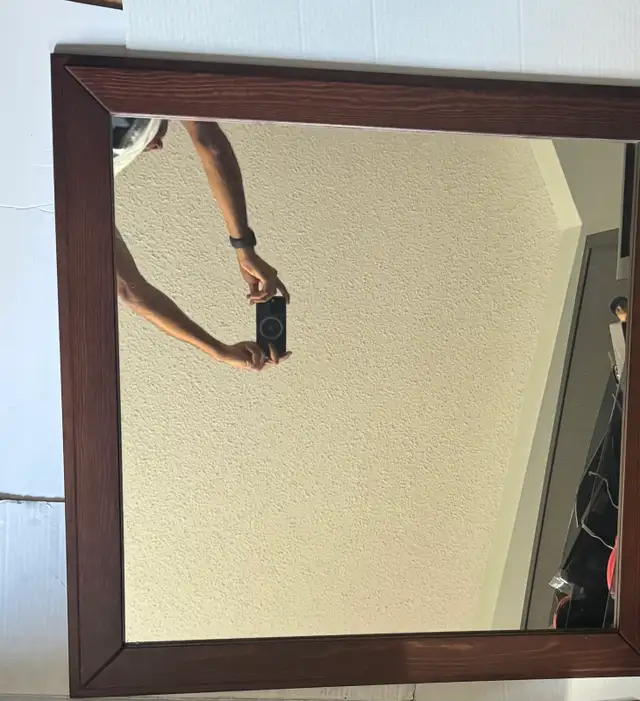 Brown wooden wall Mirror in Home Décor & Accents in Mississauga / Peel Region - Image 3