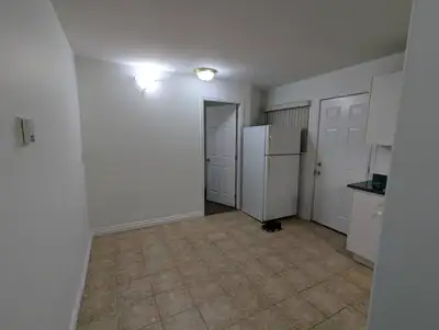 1 Bed 1 Bath Ground Floor Unit - East Burnaby $1500