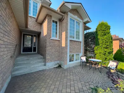 Located in the South End of Sudbury in a great neighbourhood near schools, amenites and just minutes...