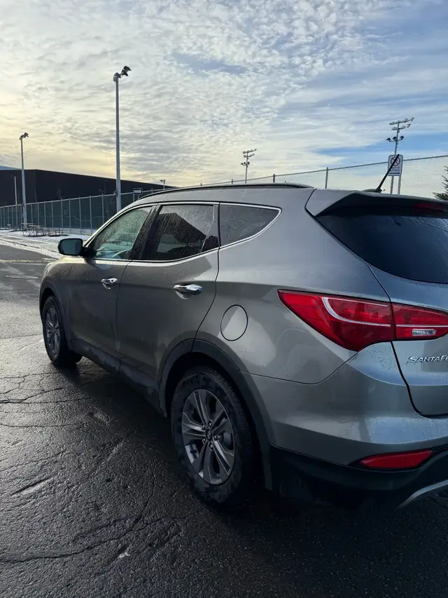 Hyundai Sante Fe 2015 AWD in Cars & Trucks in City of Montréal - Image 7