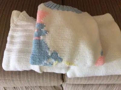 Trois beaux chandails en laine (10$ pour les 3), View more