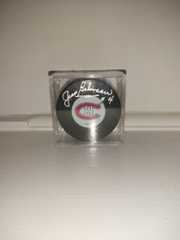 JEAN BELIVEAU SIGNED HOCKEY PUCK - MONTREAL CANADIENS - NHL