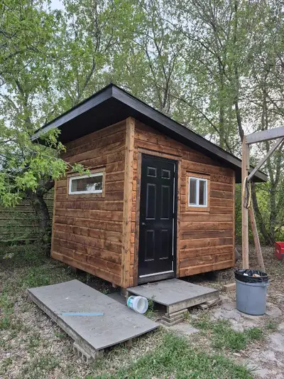 10x10, insulated, on skids. Built a couple of years ago. Metal roof, wood siding.