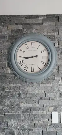 Beautiful wall clock new (horloge)