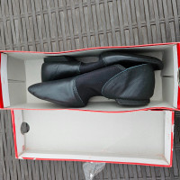 Capezio 9.5W Jazz Shoes - NEW