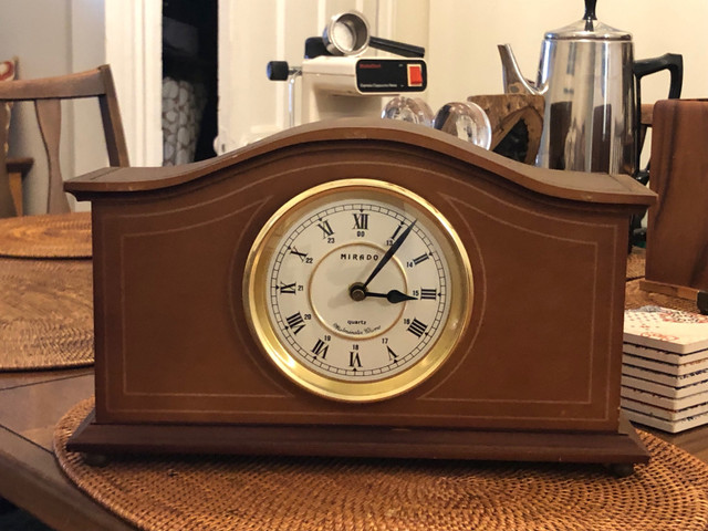 Vintage Mirado Quartz Westminster Chime Wooden Mantel/Desk Clock in Arts & Collectibles in City of Toronto - Image 2