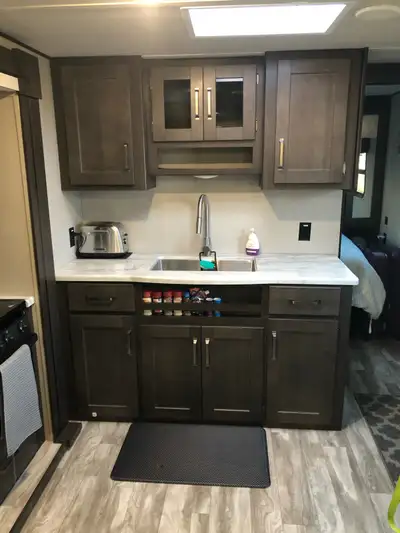 2020 Grand Design Transcend Xplor 261BH travel trailer highlights: Power retractable slide-out Compl...
