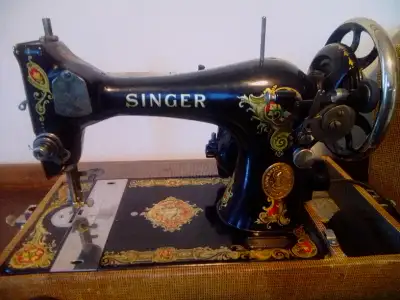 Singer portable electric sewing machine from 1924. It is known to be a working machine. It includes...