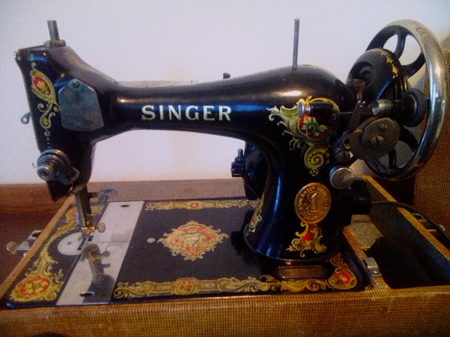 Singer electric portable machine 1924, working condition, OFFERS in Arts & Collectibles in St. Albert