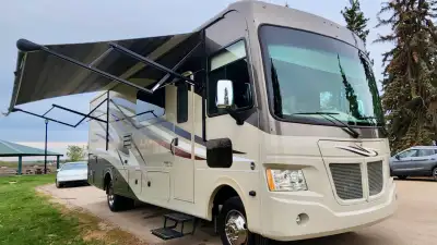 32 foot Coachmen Mirada class A Motorhome in excellent condition. 58000 km. New windshield in 2024 a...