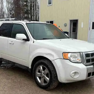 2011 ford escape awd the chassis has less then 240,000 km on it and the new engine has like 60,000 k...