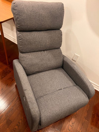 Nursing Chair / Chaise d'allaitement