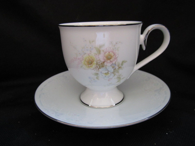 Noritake Anticipation footed cups &saucers - set of 8 in Kitchen & Dining Wares in Barrie