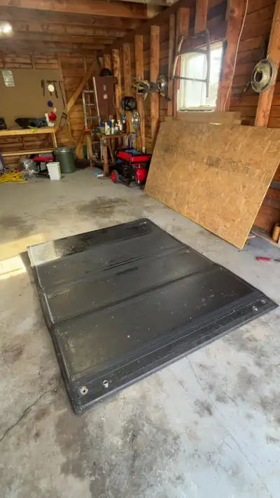 I am selling this Tonneau Cover that came off of my 2007 chevy sliverado the size of the box is 6.5f...