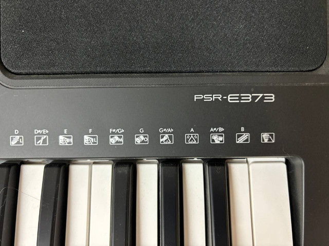 Yamaha PSR E373 with Stand+Pedal+Bench in Pianos & Keyboards in Oshawa / Durham Region - Image 3