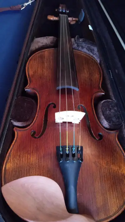 Très beau violon 4/4 avec étui et archet
