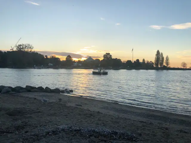 Furnished Waterfront 2 Bed/2Bath Vancouver Condo in British Columbia in Canada - Image 11