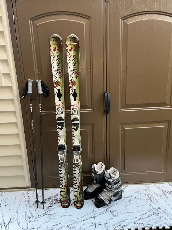 Beautiful 158 Dynastar ski  . Boots. Poles in Ski in Markham / York Region - Image 4