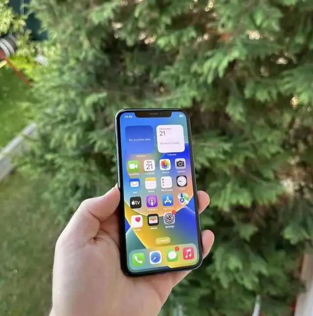 iPhone 11 pro in Cell Phones in City of Halifax - Image 4