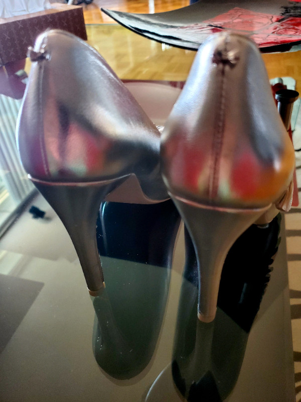 Ted Baker silver heels in size 37 or 6.5 in Women's - Shoes in Mississauga / Peel Region - Image 3
