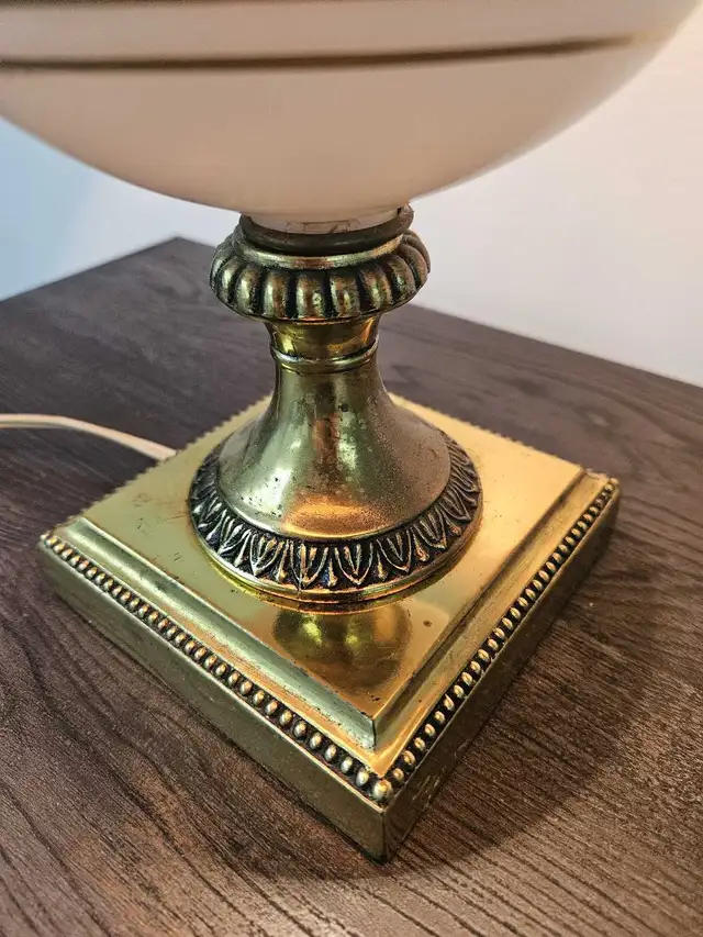 Vintage Brass and Glass Table Lamp in Indoor Lighting & Fans in City of Toronto - Image 3
