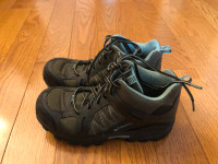 Columbia hiking shoes size 4 child