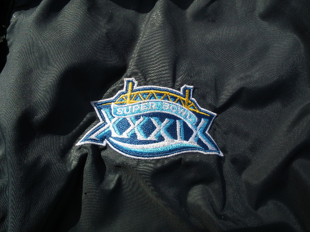 Superbowl XXXIX Hooded-Jacket/Windbreaker-2005 Patriots/Eagles-M in Men's in Hamilton - Image 4