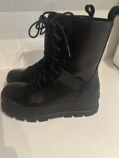 Step out in style with these UGG black leather boots, size 7. They feature a trendy platform sole an...