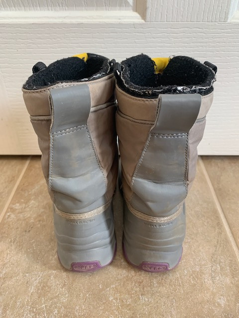 Keen Kids LUMI Waterproof Winter Boots – Size 1 in Kids & Youth in London - Image 3