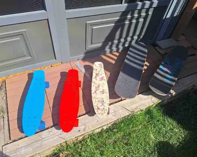 skate bord different size Big one 50$ Small 10 $