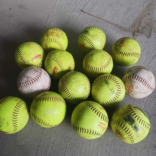 Used Gray and gold dot Softballs in Baseball & Softball in Oakville / Halton Region - Image 2