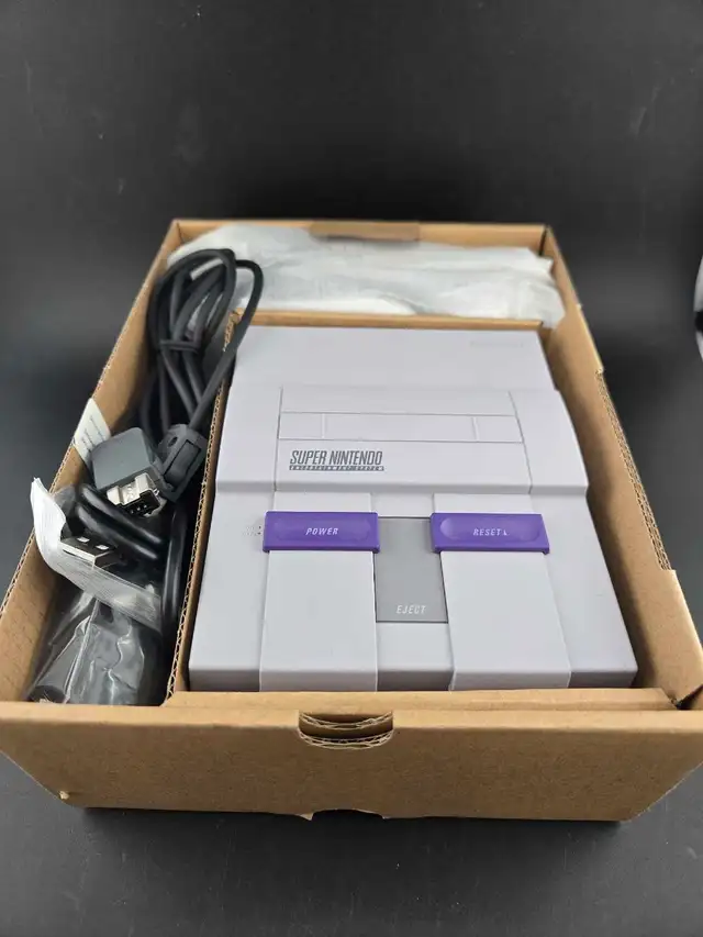 Nintendo SNES Classic In Box in Older Generation in City of Toronto - Image 3